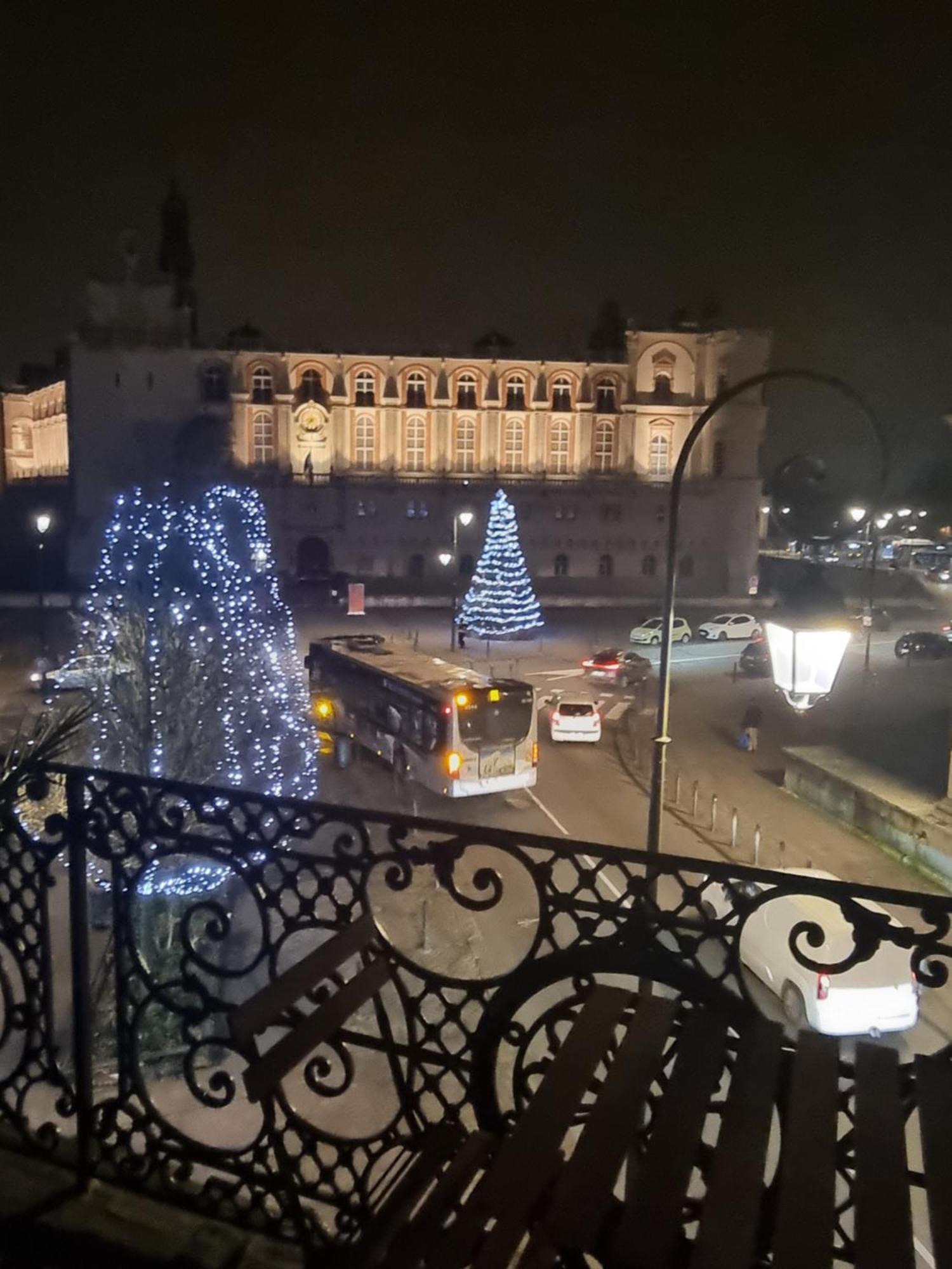 Face Chateau St Germain En Laye, Appartement 4 A 6 Personnes, 23 Min De Paris Champs-Elysees Saint-Germain-en-Laye Ngoại thất bức ảnh